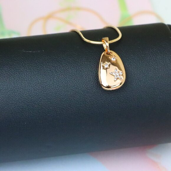 "Rose Gold Oval Pendant with Star Design, XPPT1310 - Picture 6 of 12